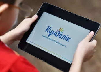 Суд запретил школам Алматы переходить с Kundelik на BilimClass