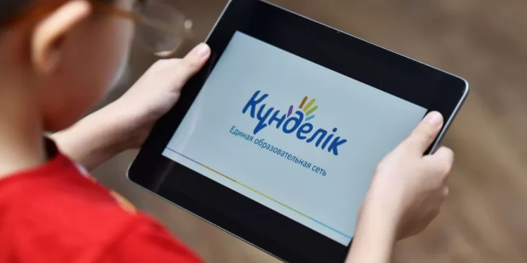 Суд запретил школам Алматы переходить с Kundelik на BilimClass