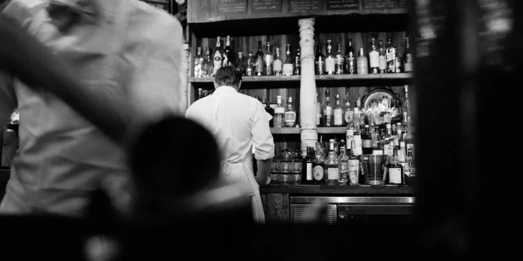 Новые ограничения на продажу алкоголя требуют ввести в Казахстане