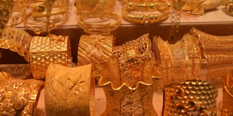 Золото бьет максимум за месяц: рынок взлетел после атаки Ирана