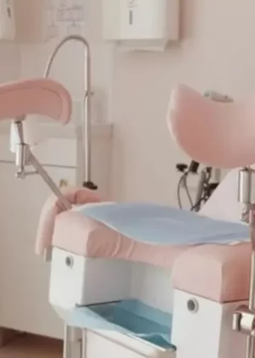 Гинеколог для мужчин и хирург для умерших: всплыли новые хищения в ФСМС