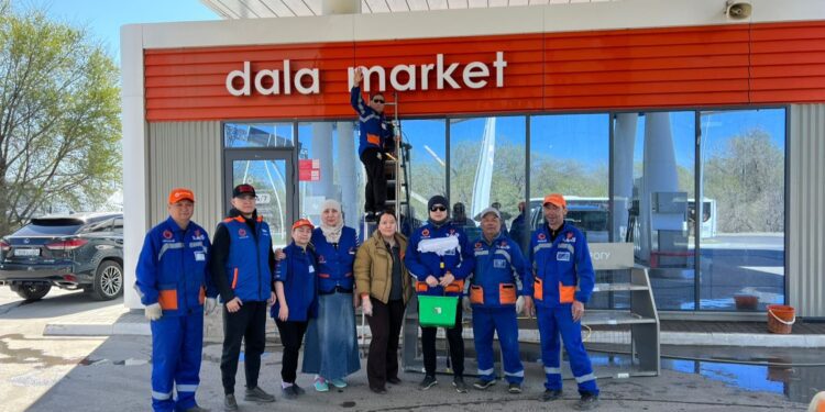 Сотрудники сети АЗС Qazaq Oil поддержали инициативу «Таза Казахстан»