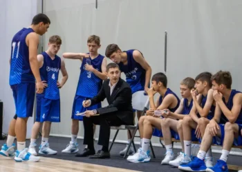 Как тренер из Рудного помогает детям находить себя через баскетбол
