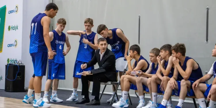 Как тренер из Рудного помогает детям находить себя через баскетбол