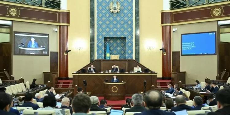 Парламент принял закон о новом органе при президенте РК