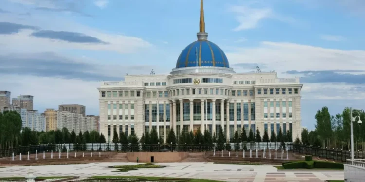 Токаев поздравил Зеленского с 35-летием независимости Украины